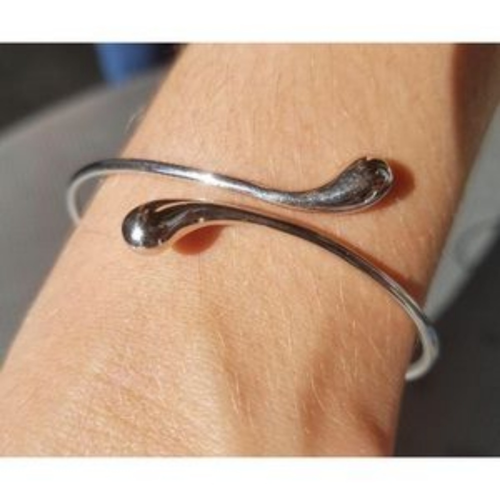 Tiffany & Co. Elsa Peretti Silver Teardrop Bangle